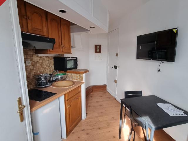 Location Appartement 1 pièce 9m² PARIS 8ème