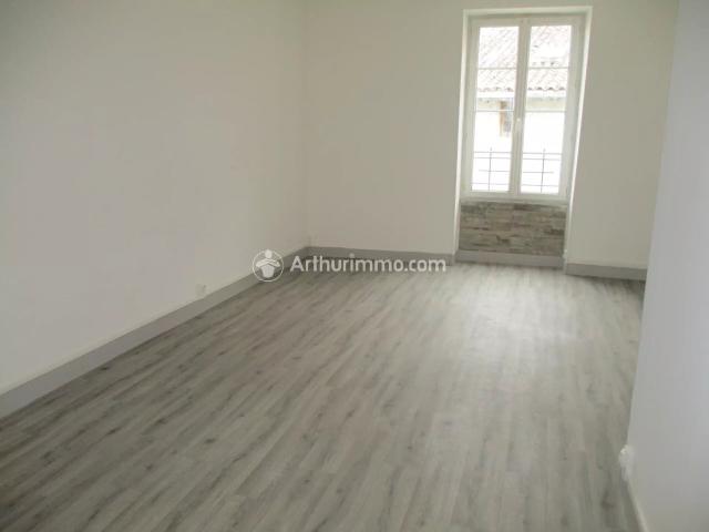 Louer appartement de 1 pièce 33 m² 433 € à Saint Jean d'Angély 17400: une annonce Arthurimmo.com
