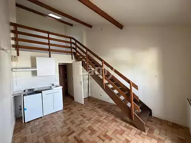 location appartement, 23.27 m² au dernier étage