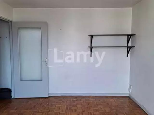 location appartement, 27.01 m² au dernier étage