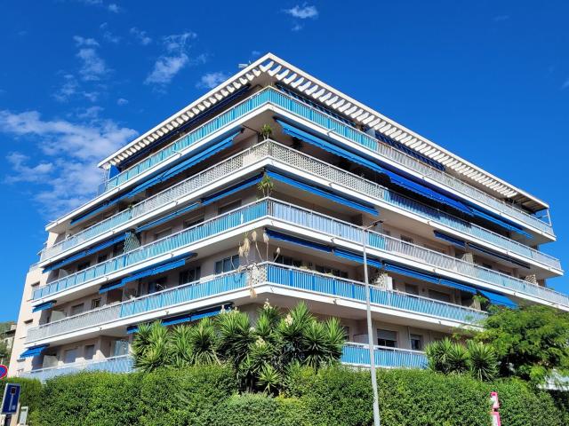 Location appartement, 24.44 m² T 1 à Antibes, 750 €