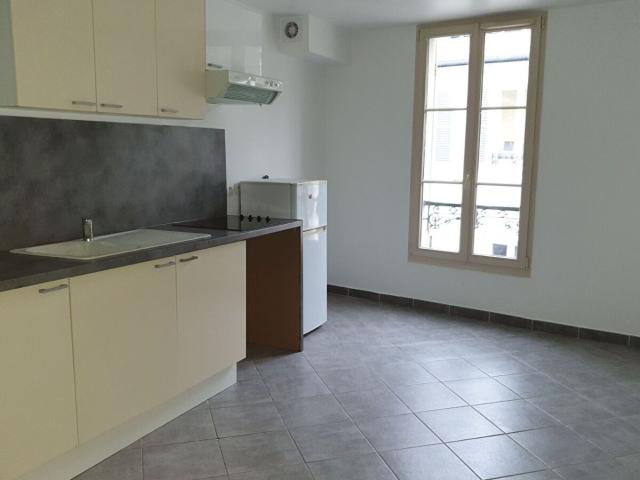 Location appartement, 24.45 m² T 1 à Melun, 570 €