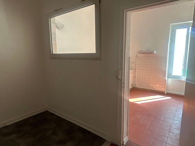 Location appartement, 25.53 m² T 2 à Nîmes, 400 €