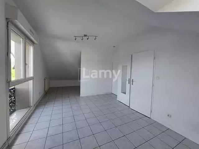 location appartement, 25.97 m² au dernier étage