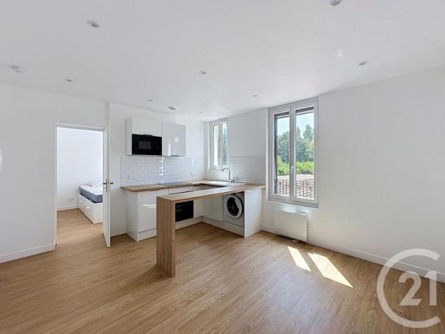 Location Appartement 28 m² à Orly 930 ¤ CC /mois