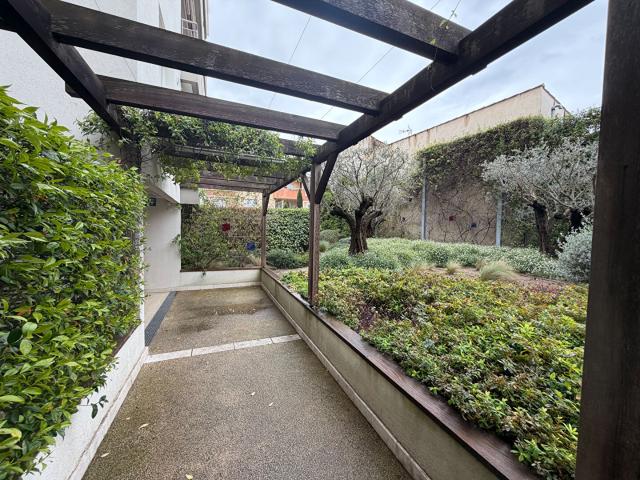 Location appartement 2 pièces, 43.49m², Nîmes