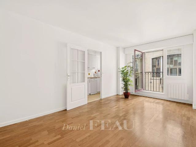 Location Appartement 2 pièces 43 m2 Paris 18ème