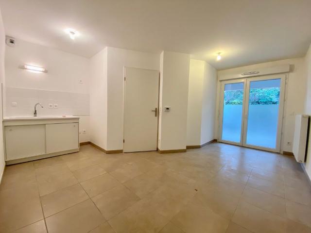 Location Appartement 2 pièces 43m² ARES 33740