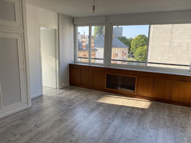 Location Appartement 2 pièces 43m² BOURGES 18000