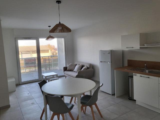 Location Appartement 2 pièces 43m² FLAVIN 12450