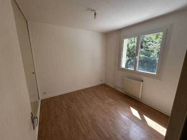 Location Appartement 2 pièces 43m² LE CREUSOT 71200
