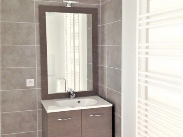 Location Appartement 2 pièces 40m² SATHONAY CAMP 69580