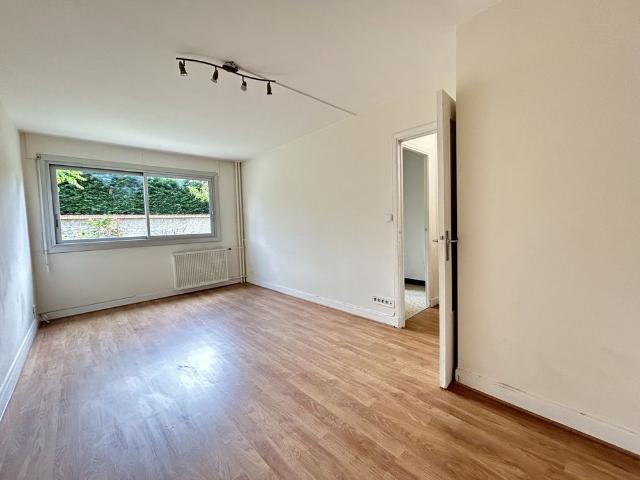 Location Appartement 2 pièces 40m² ST MAUR DES FOSSES 94100