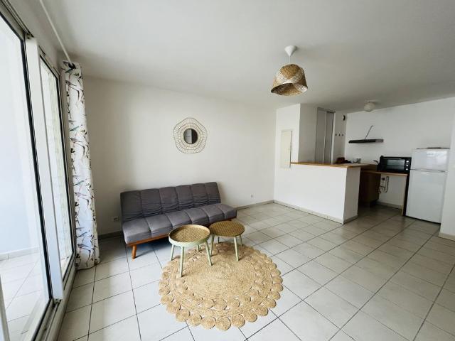 Location Appartement 2 pièces 41m² BELLE PIERRE 97400
