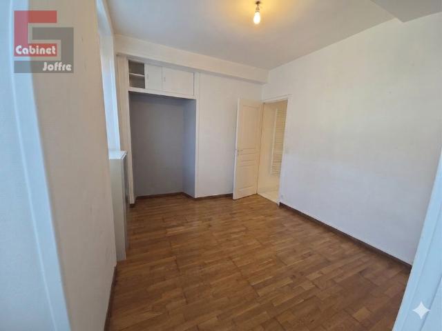 Location Appartement 2 pièces 41m² FONTAINEBLEAU 77300