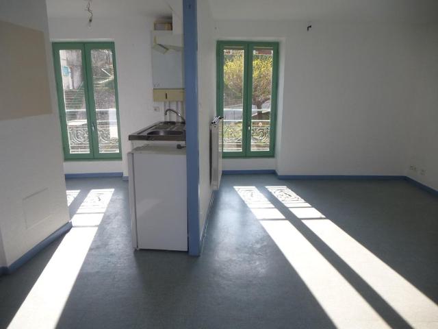 Location Appartement 2 pièces 41m² LABEGUDE 07200
