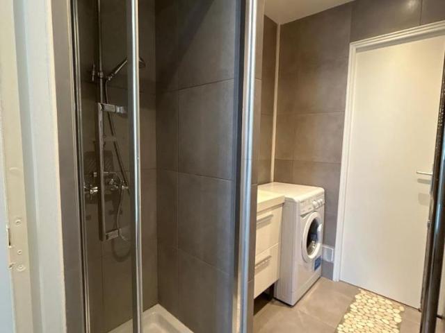 Location Appartement 2 pièces 41m² PARIS 18ème