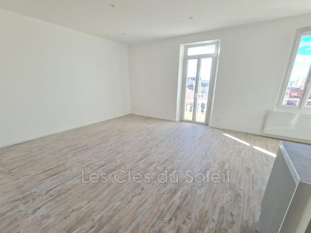 Location Appartement 2 pièces 41m² TOULON 83000