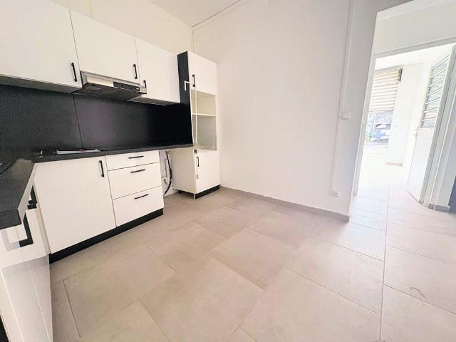 Location appartement 2 pièces, 42.89m², Saint Esprit