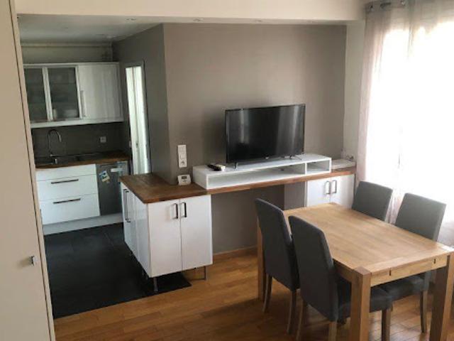 Location Appartement 2 pièces 42 m2 Paris 18ème