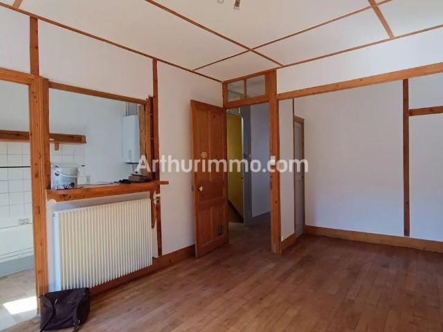 Location Appartement 2 pièces 47 m2 à Lons le Saunier