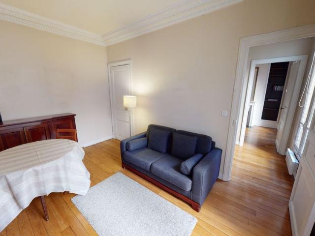 Location appartement 2 pièces, 44.79m², Paris 18