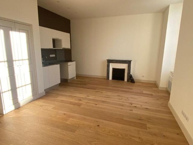 Location appartement 2 pièces, 44.00m², Orléans
