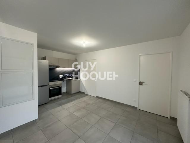 LOCATION: appartement 2 pièces 44 m² à DECINES CHARPIEU