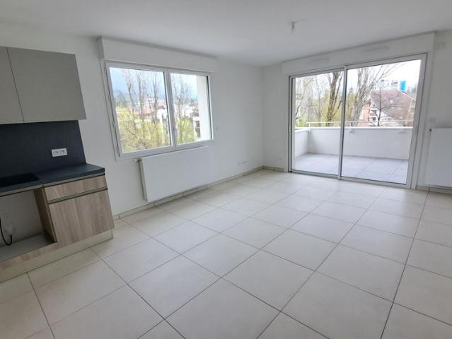 Location Appartement 2 pièces 44m² MEYLAN 38240