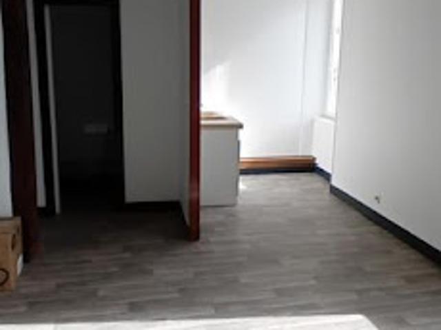 Location Appartement 2 pièces 45 m2 Chalus
