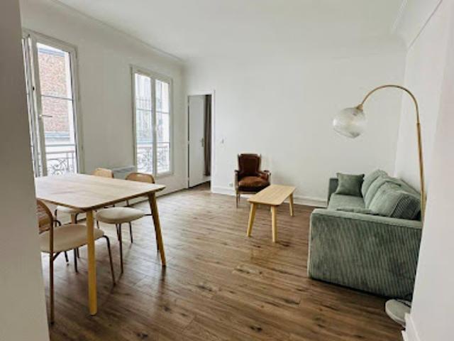 Location Appartement 2 pièces 45 m2 Paris 18ème