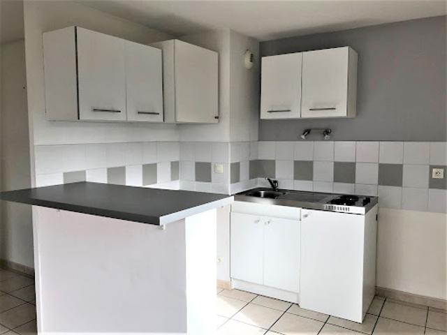 Location Appartement 2 pièces 45 m2 Saint juery