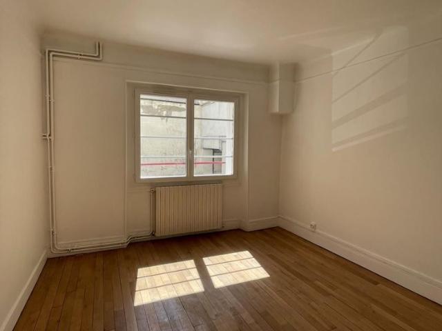 Location Appartement 2 pièces 45m² CHATEAUROUX 36000