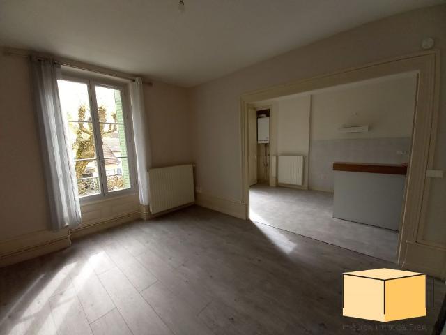 Location Appartement 2 pièces 45m² BELLEY 01300