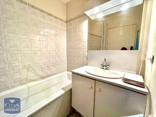Location Appartement 2 pièces 45m² NOISY LE GRAND 93160