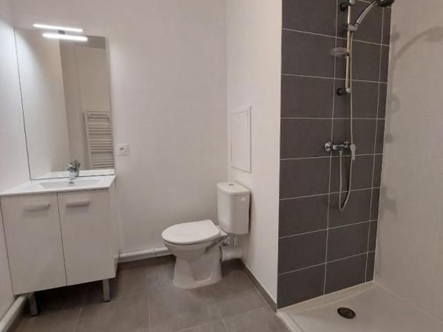 Location Appartement 2 pièces 45m² PETIT COURONNE 76650