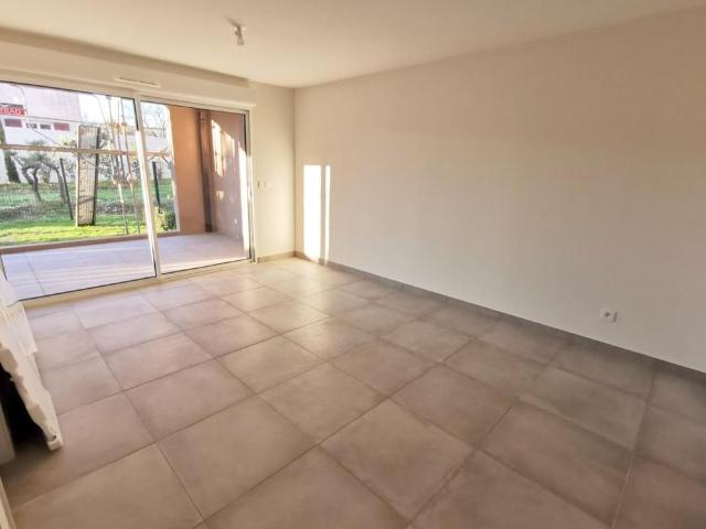 Location Appartement 2 pièces 45m² VILLENEUVE LES AVIGNON 30400