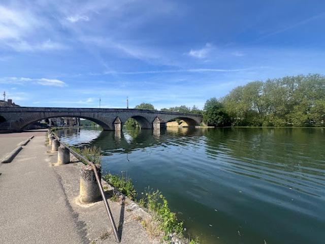 Location Appartement 2 pièces 46 m2 Villeneuve sur Yonne