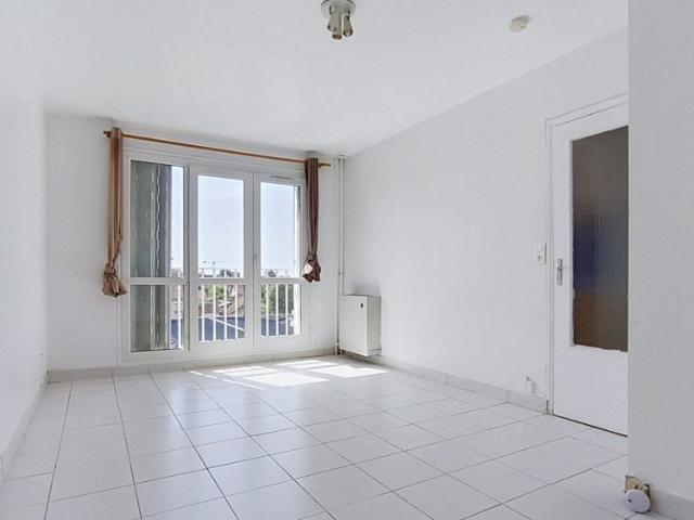 Location Appartement 2 pièces 46m² ST JULIEN LES VILLAS 10800
