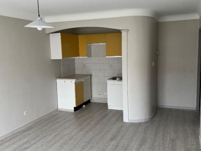 Location appartement 2 pièces, 48.50m², La Roche sur Yon