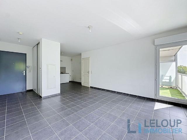 Location Appartement 2 pièces 48m² MONT ST AIGNAN 76130
