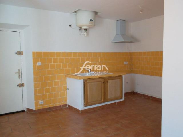 Location Appartement 2 pièces 48m² SALERNES 83690