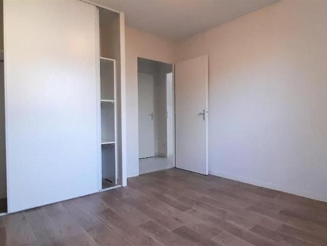 Location Appartement 2 pièces 48m² SURGERES 17700
