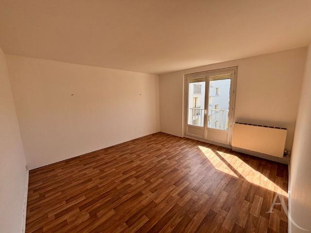 Location appartement 2 pièces, 49.00m², Châteauroux
