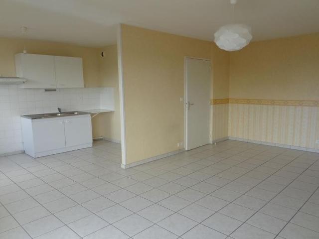 Location Appartement 2 pièces 49m² ONET LE CHATEAU 12850