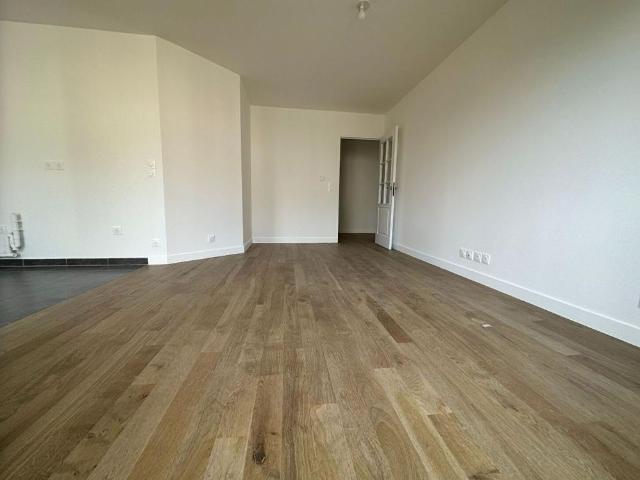 Location Appartement 2 pièces 49m² LE PLESSIS ROBINSON 92350