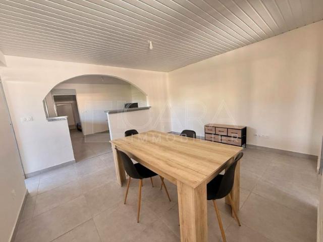 Location Appartement 2 pièces 49m² MACOURIA 97355
