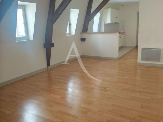 Location appartement 2 pièces, 50.62m², Saintes