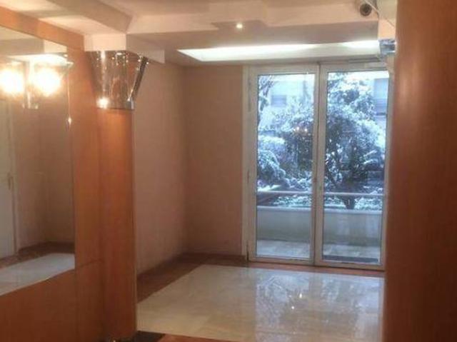 Location appartement 2 pièces 50 m² Paris 19E