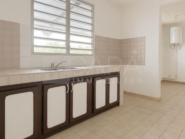Location Appartement 2 pièces 50m² MACOURIA 97355
